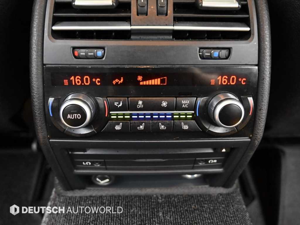 BMW 7-Series — photo 16