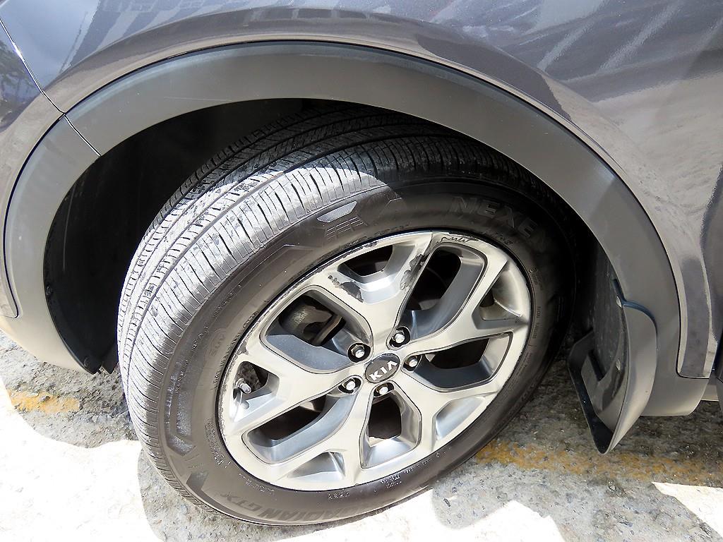 Kia Sorento — photo 20