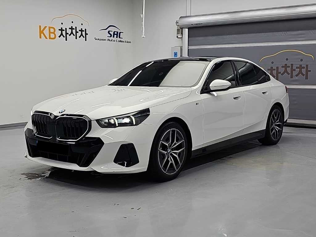 BMW 5-Series — photo 01