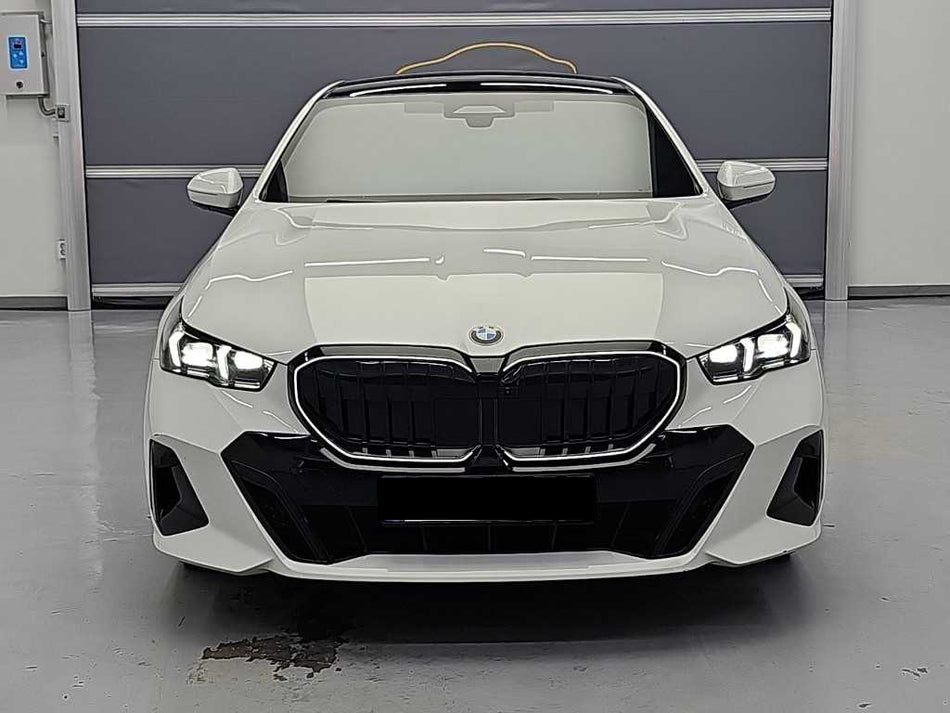 BMW 5-Series — photo 02