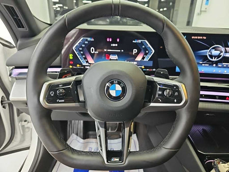BMW 5-Series — photo 09