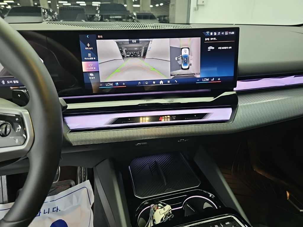 BMW 5-Series — photo 10