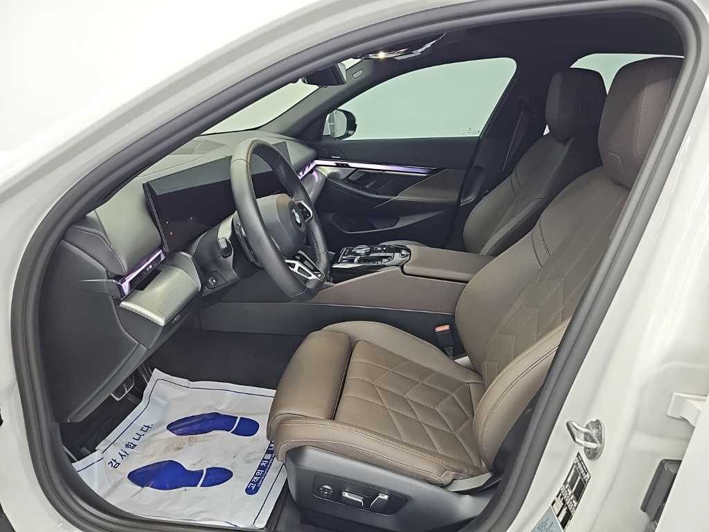 BMW 5-Series — photo 11