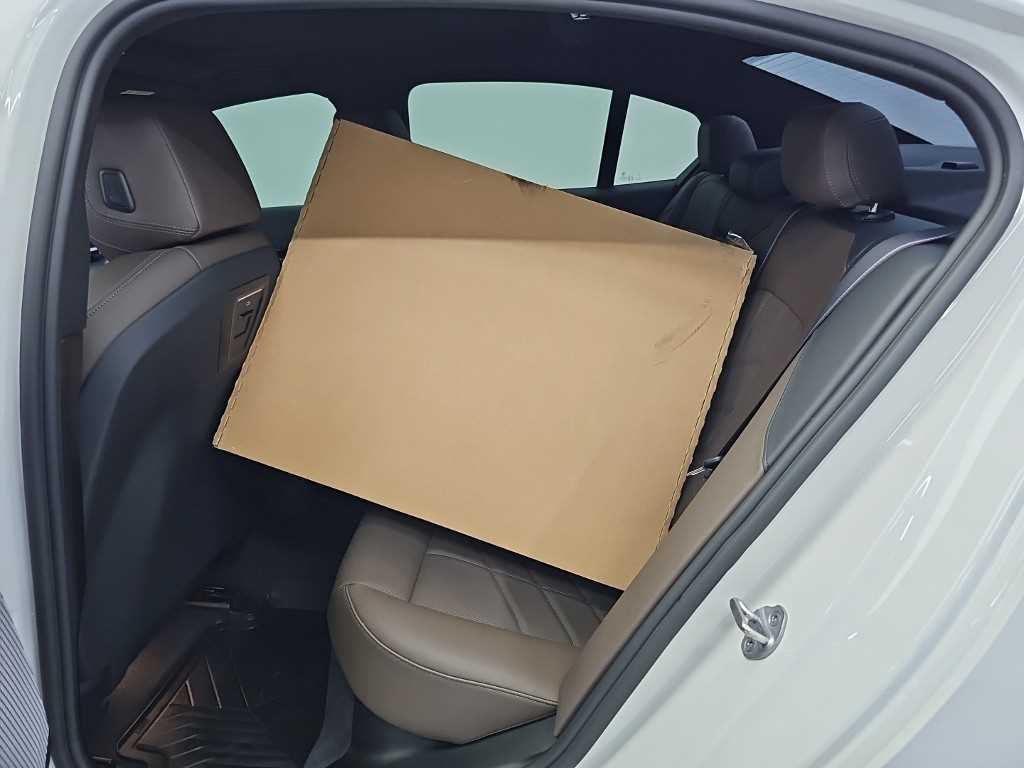 BMW 5-Series — photo 12