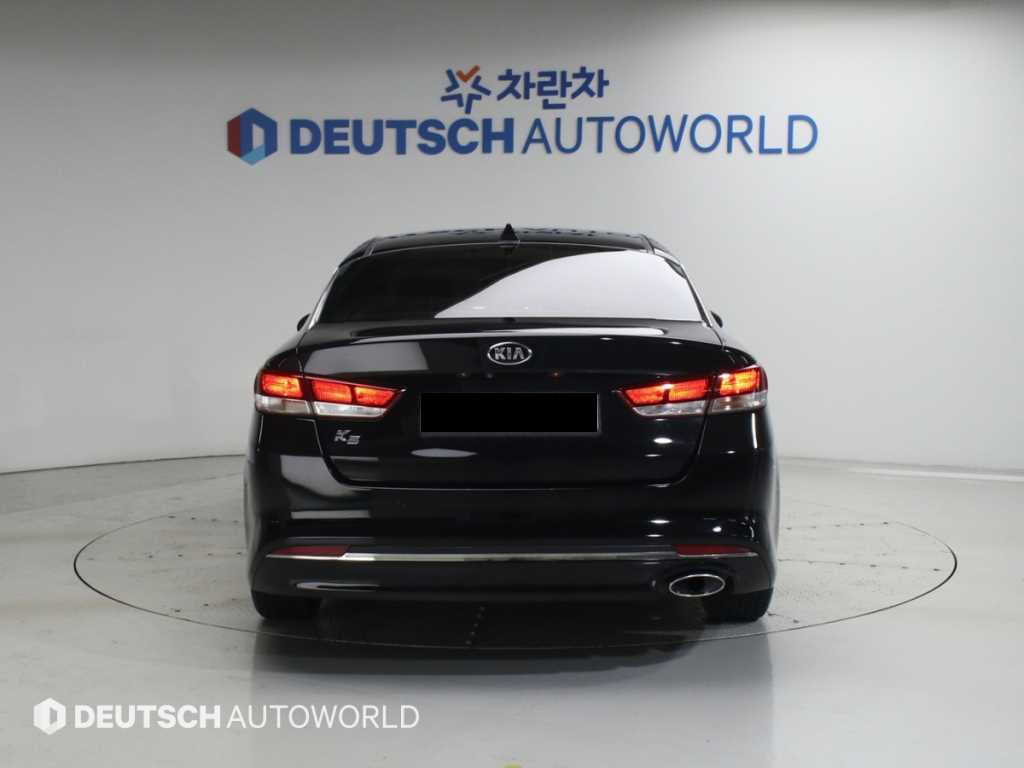 Kia K5 — photo 04