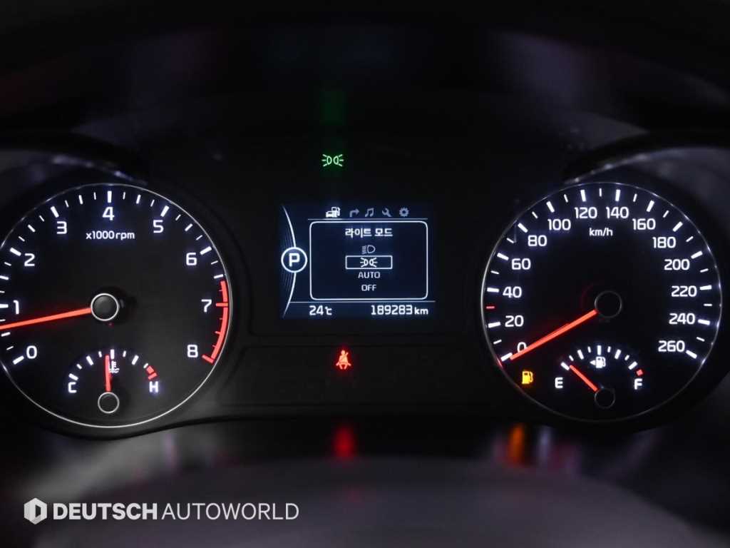 Kia K5 — photo 08