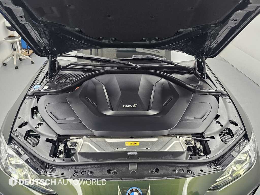 BMW i4 — photo 06