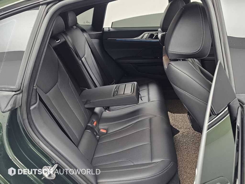 BMW i4 — photo 12