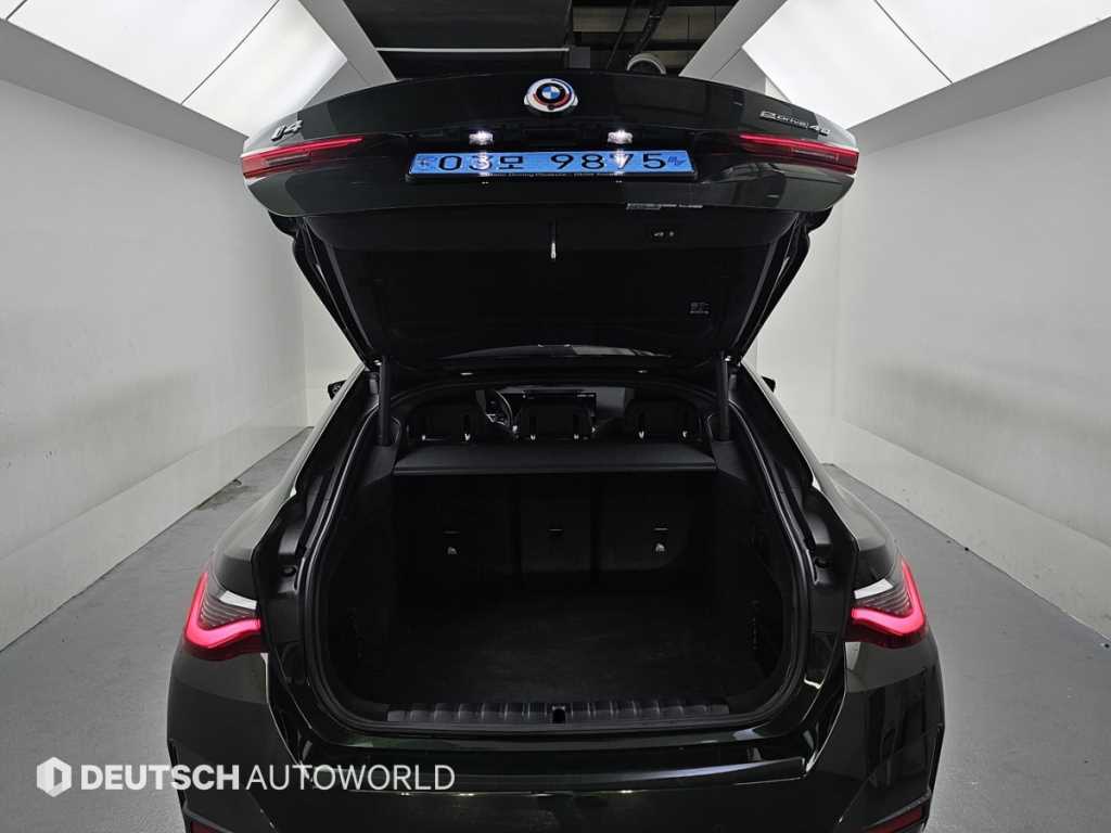 BMW i4 — photo 19