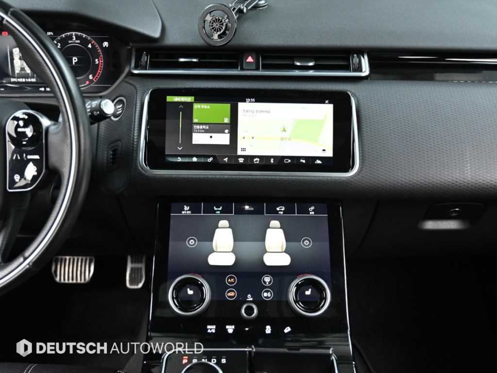 Land Rover Range Rover Velar — photo 14