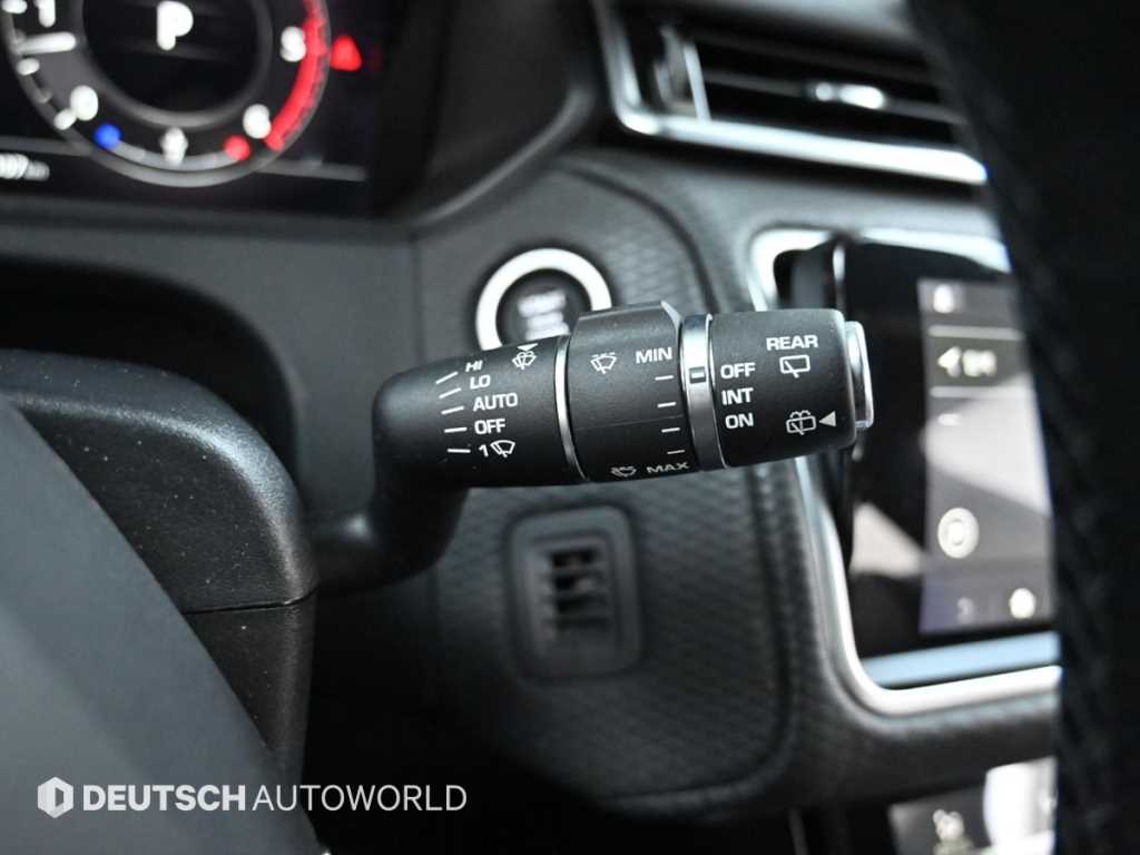 Land Rover Range Rover Velar — photo 17