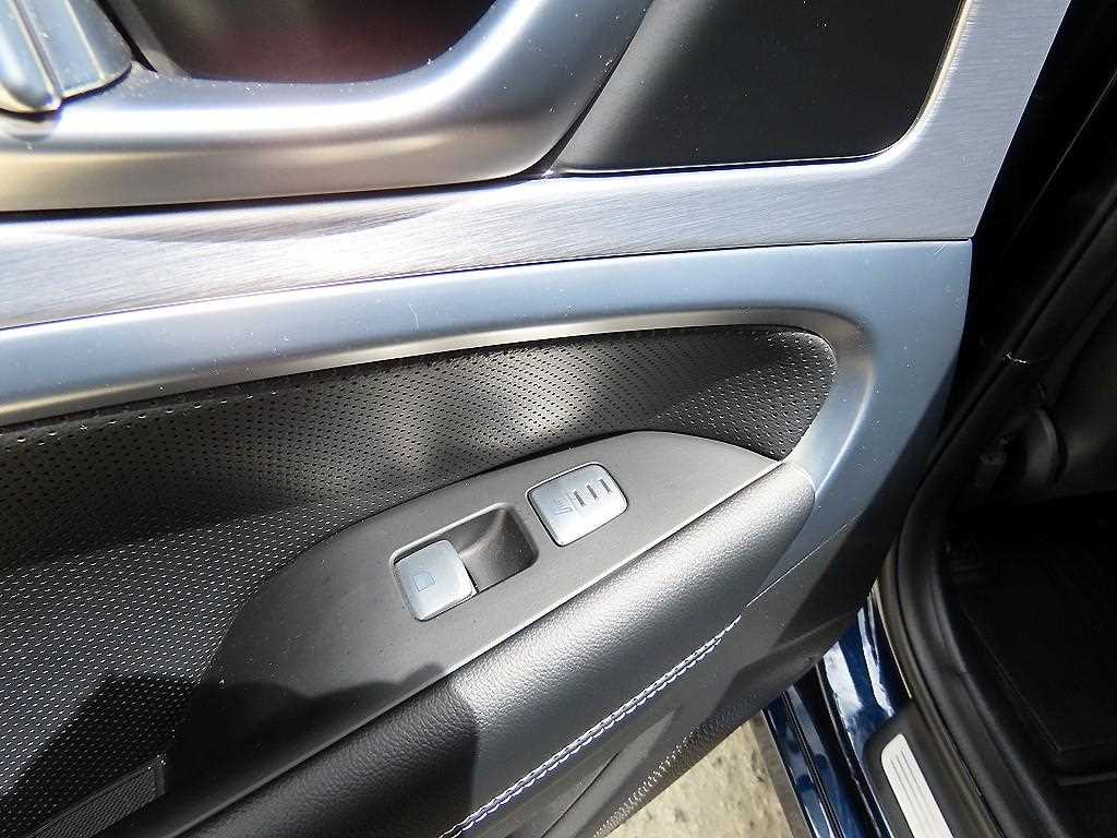 Genesis G70 — photo 16