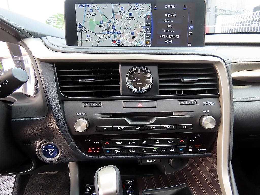 Lexus RX — photo 13