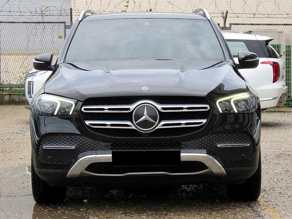 Mercedes-Benz GLE-Class — photo 01