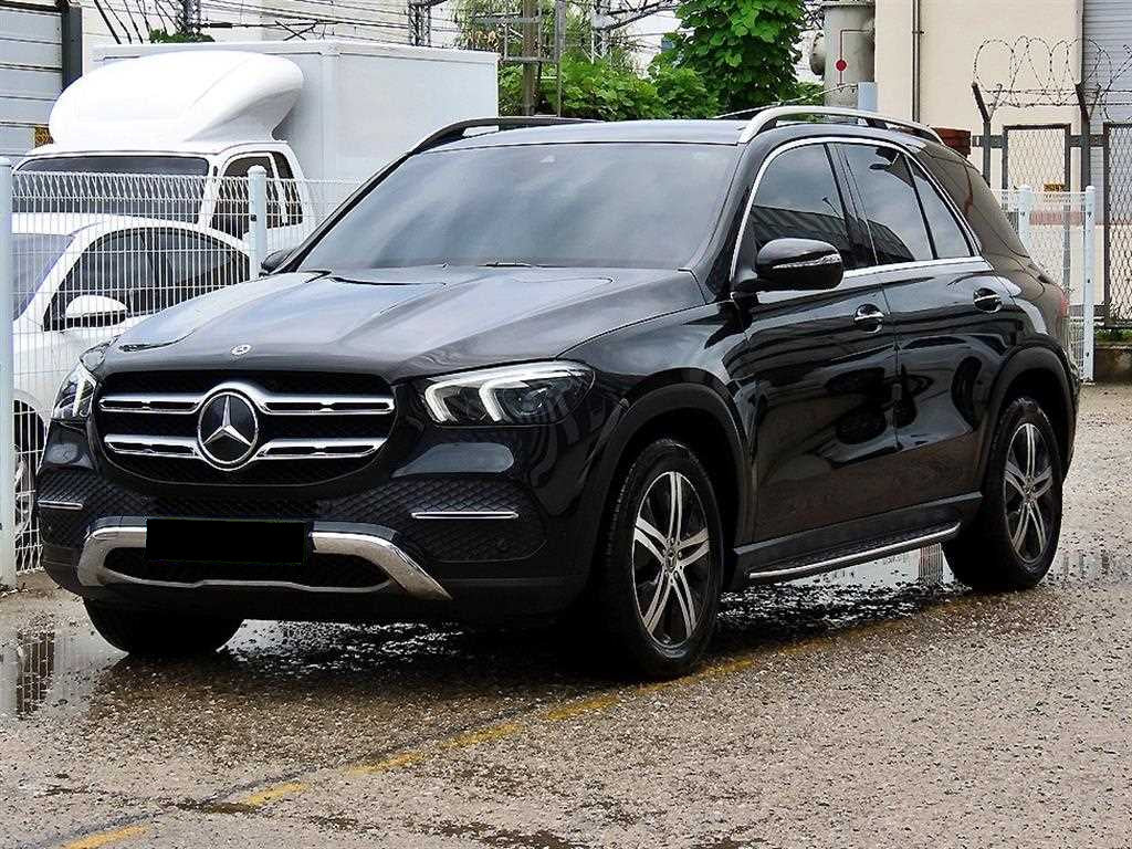 Mercedes-Benz GLE-Class — photo 02