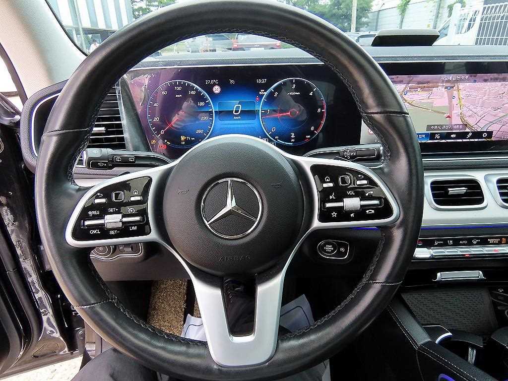 Mercedes-Benz GLE-Class — photo 08