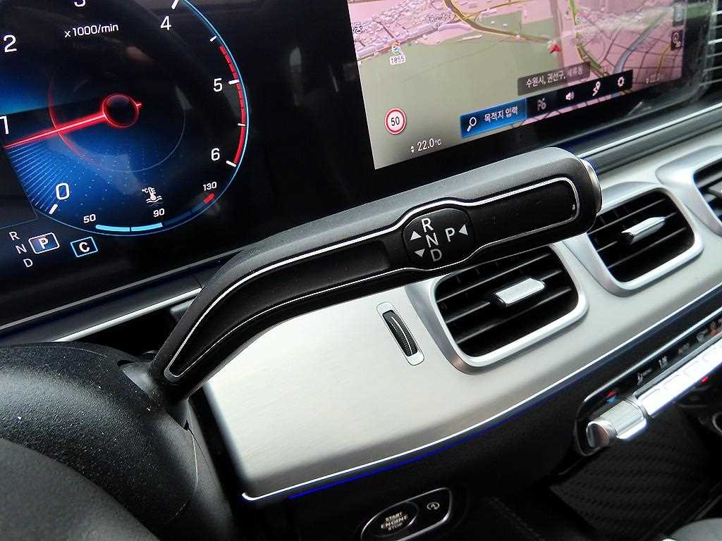 Mercedes-Benz GLE-Class — photo 10