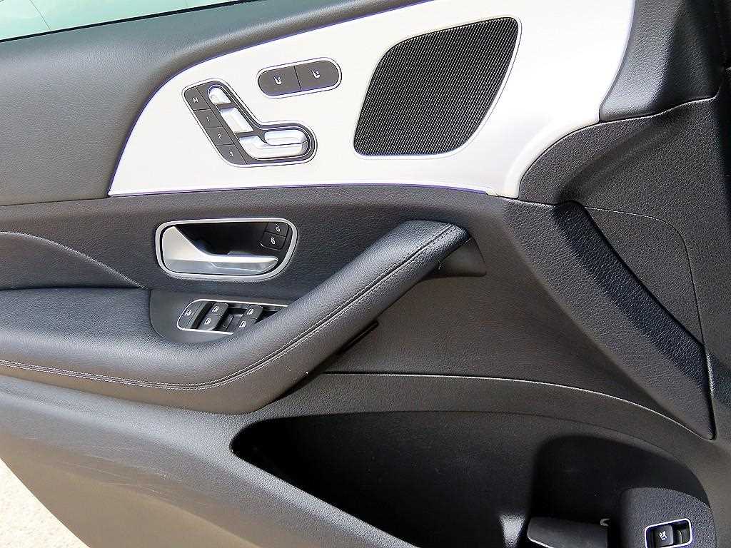 Mercedes-Benz GLE-Class — photo 11