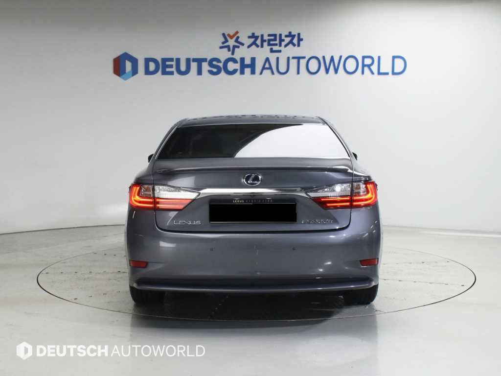Lexus ES — photo 04