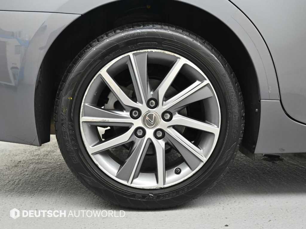 Lexus ES — photo 05