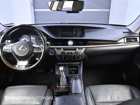 Lexus ES — photo 07