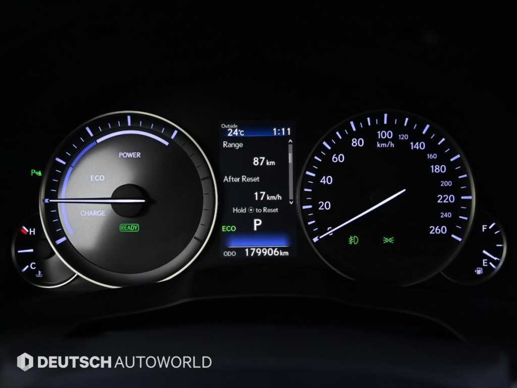 Lexus ES — photo 08
