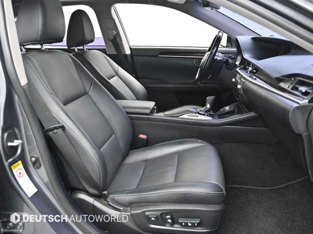Lexus ES — photo 10