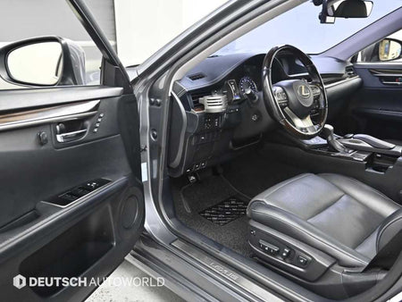 Lexus ES — photo 11