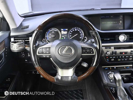 Lexus ES — photo 13