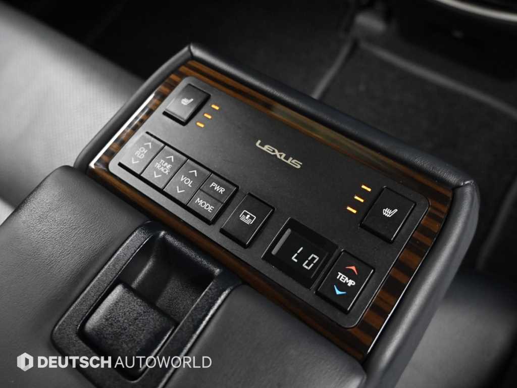 Lexus ES — photo 16