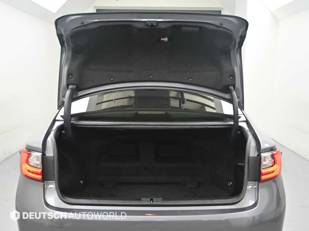 Lexus ES — photo 19