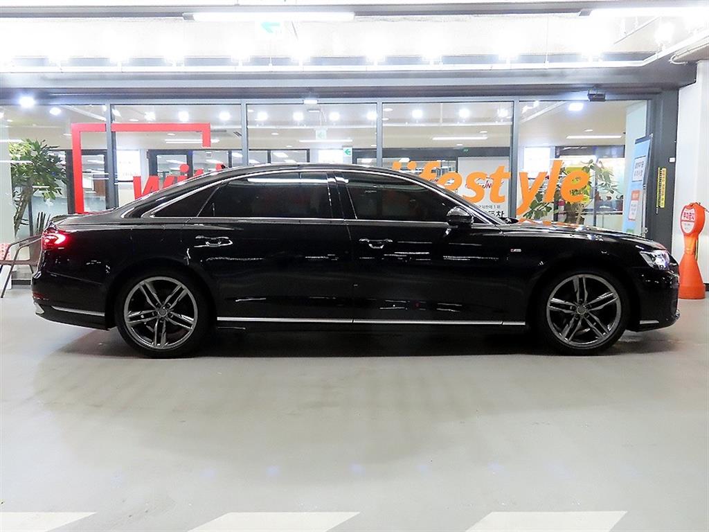 Audi A8 — photo 03