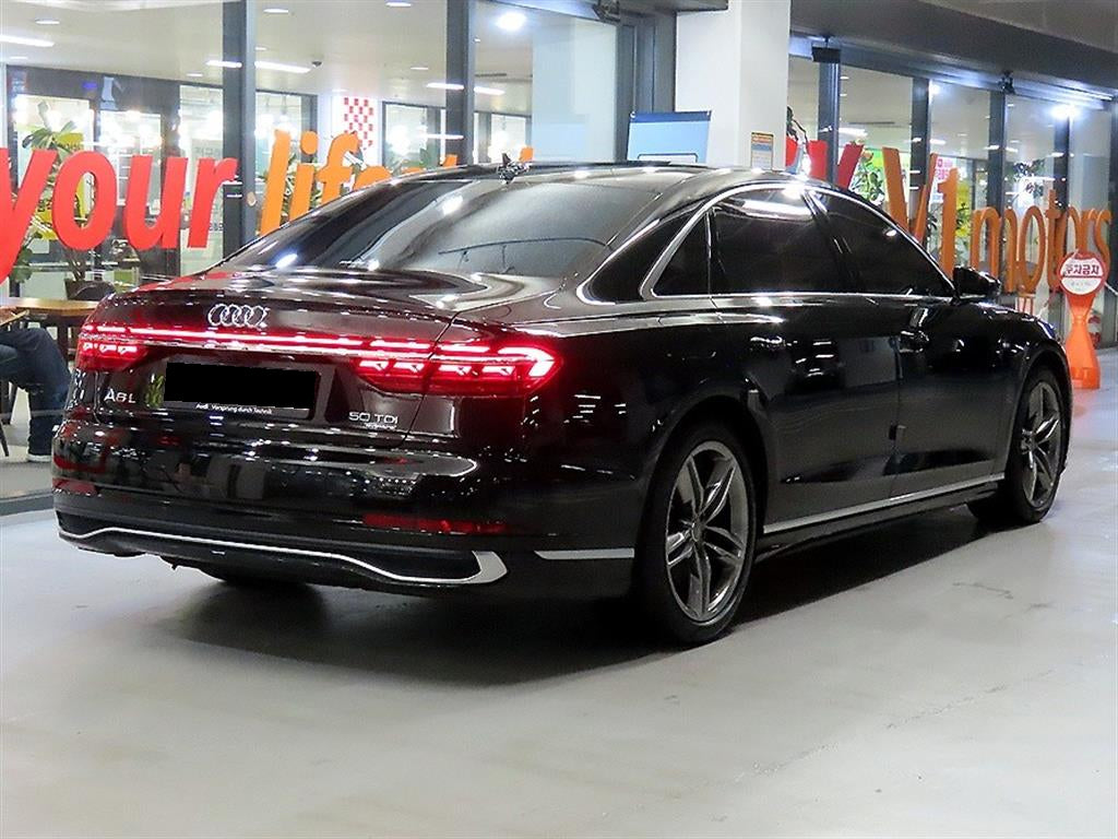 Audi A8 — photo 04