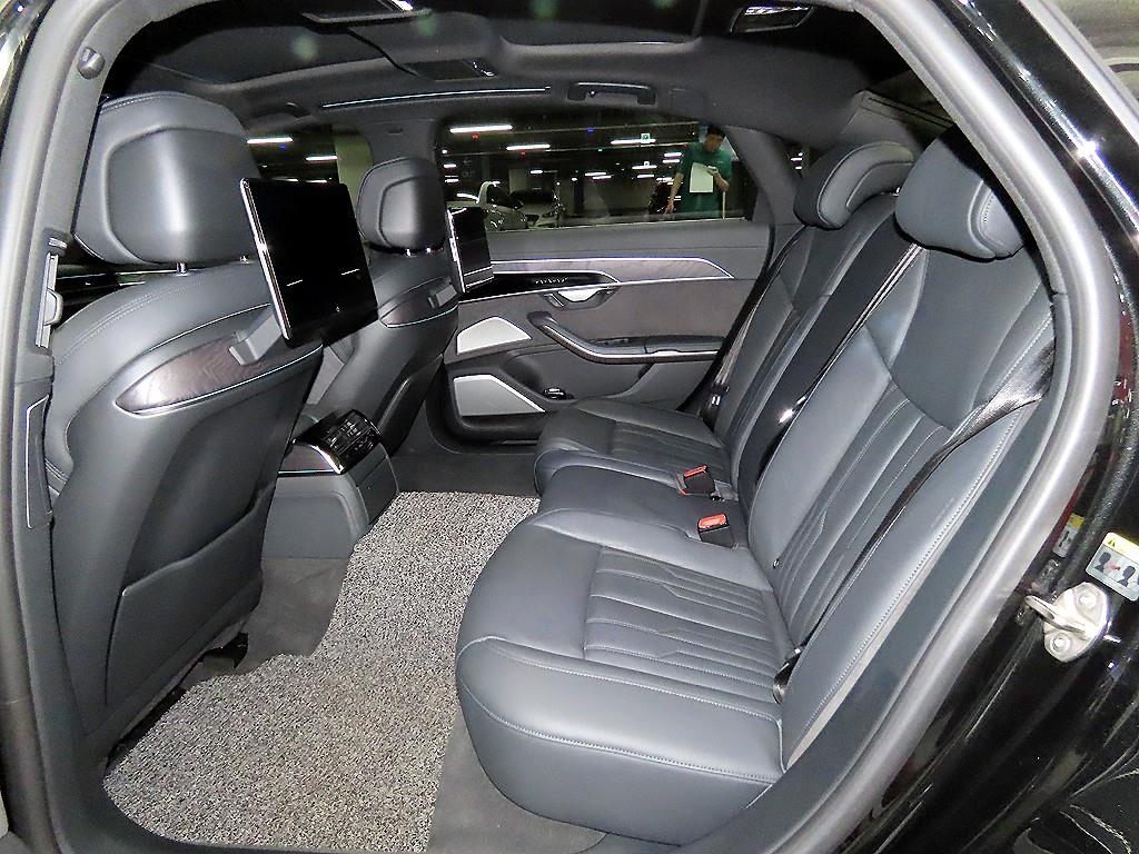 Audi A8 — photo 07
