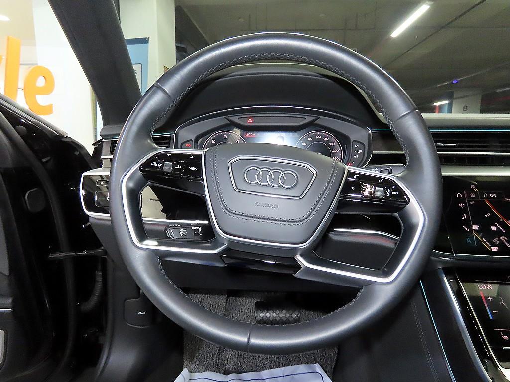 Audi A8 — photo 08