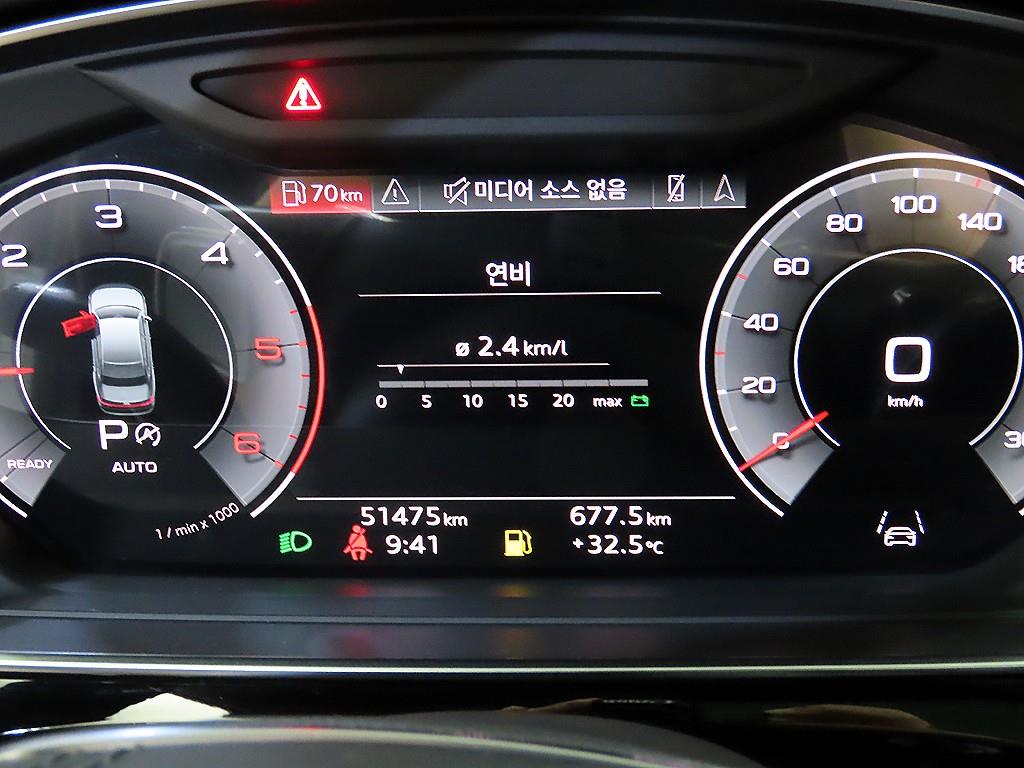 Audi A8 — photo 09
