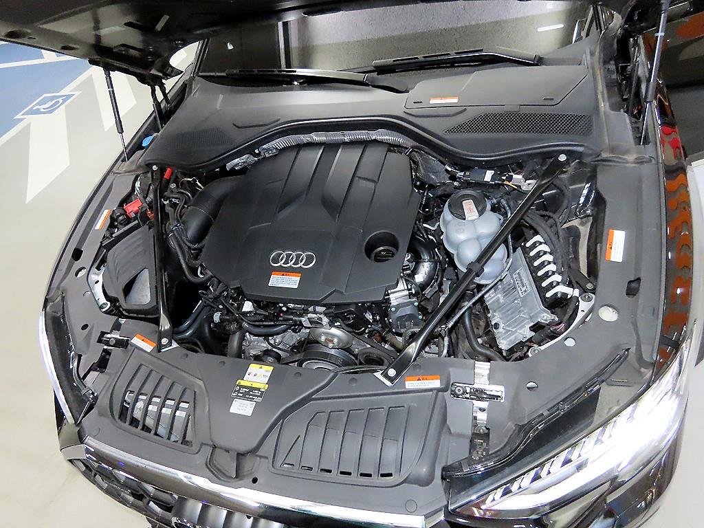 Audi A8 — photo 19