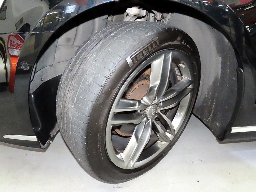 Audi A8 — photo 20