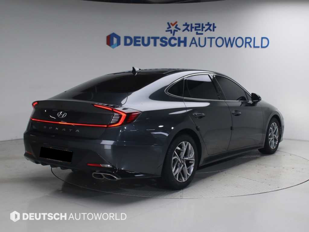 Hyundai Sonata — photo 02