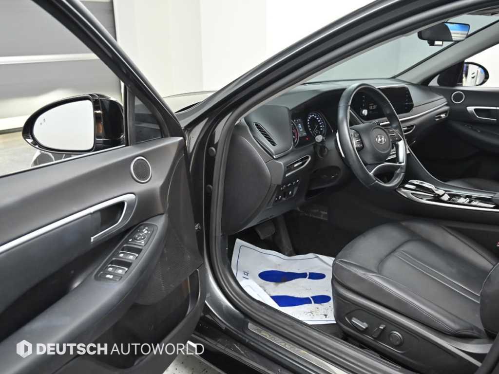 Hyundai Sonata — photo 11