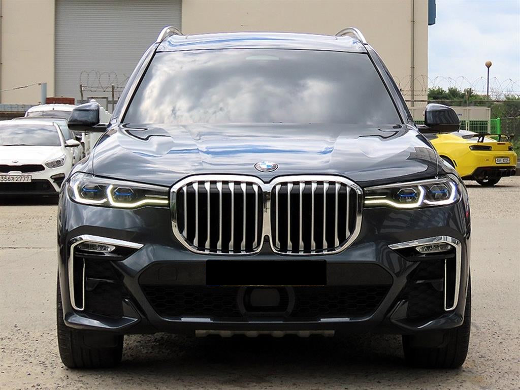 BMW X7 — photo 01