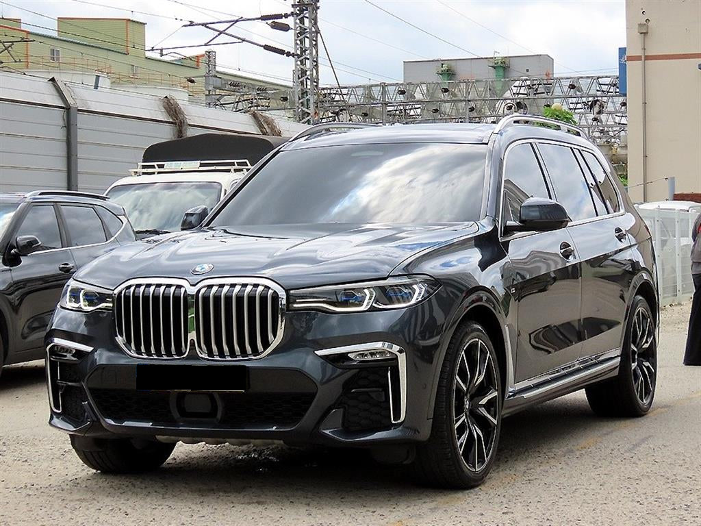 BMW X7 — photo 02