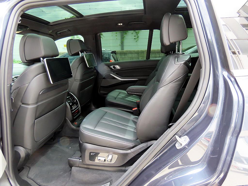 BMW X7 — photo 06