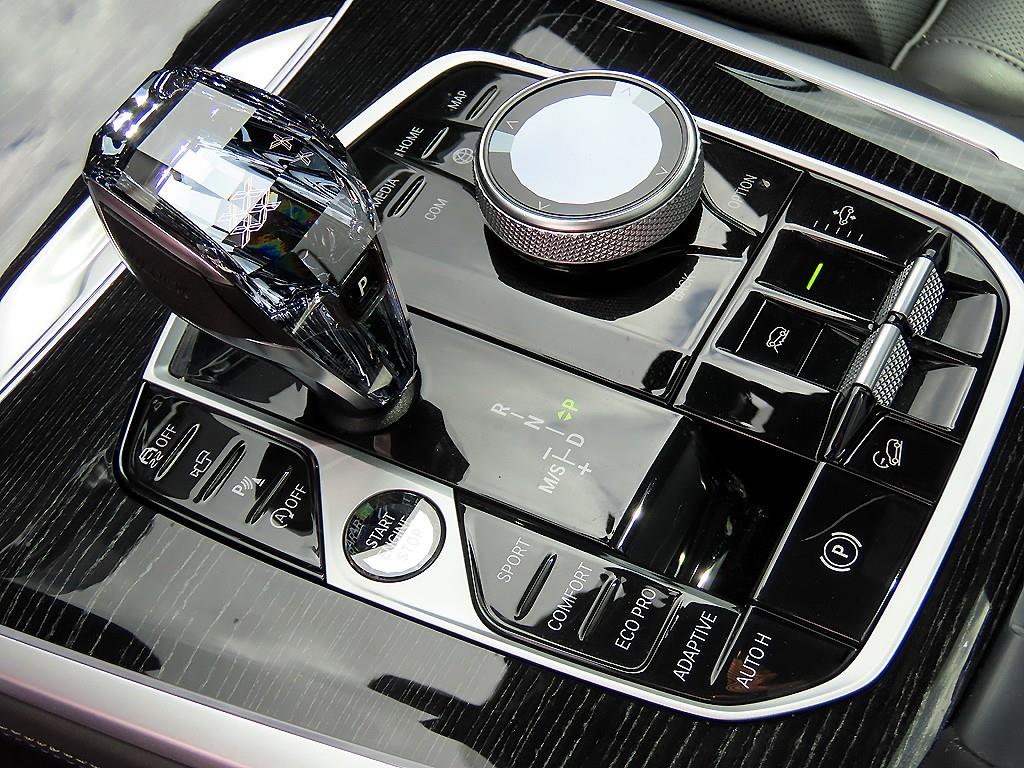 BMW X7 — photo 11