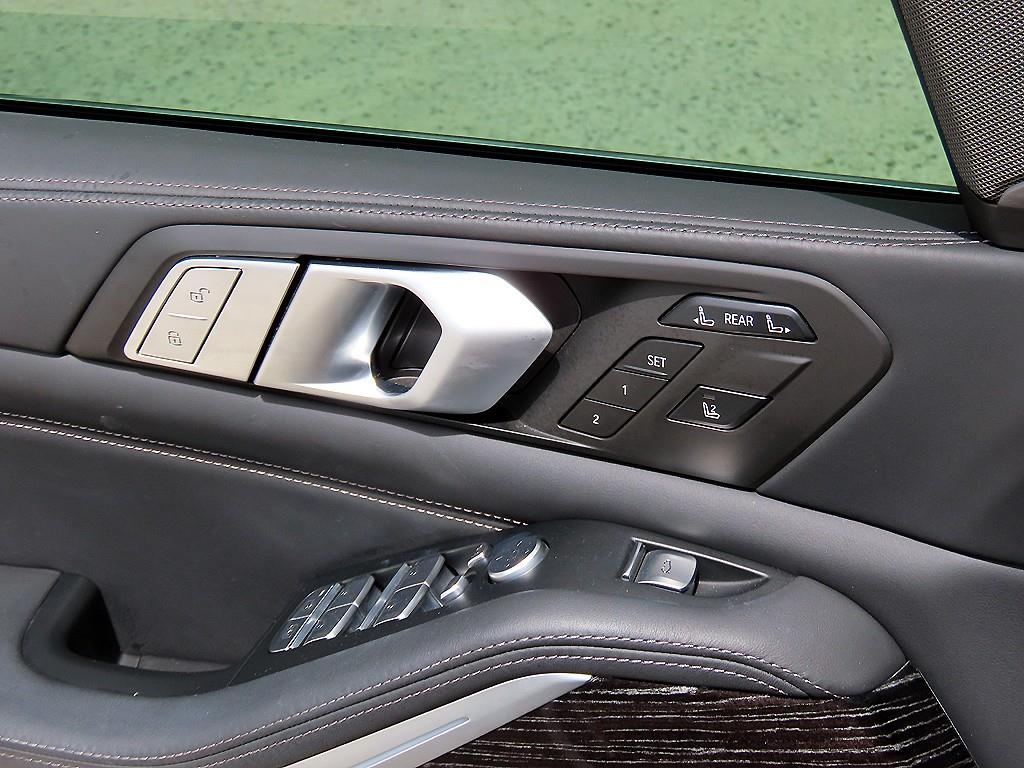 BMW X7 — photo 12