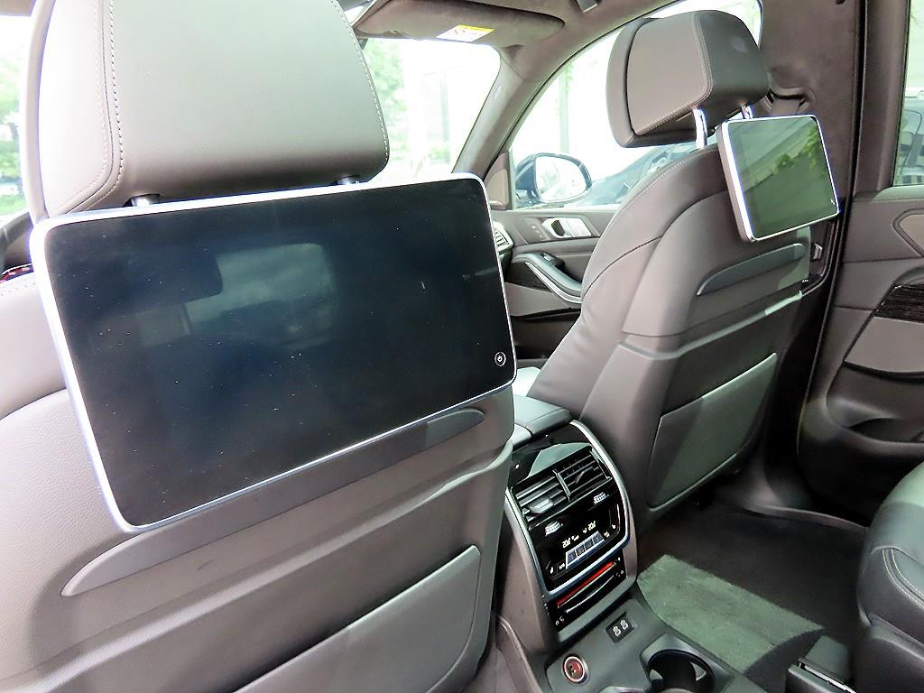 BMW X7 — photo 16