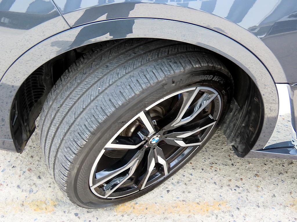 BMW X7 — photo 20