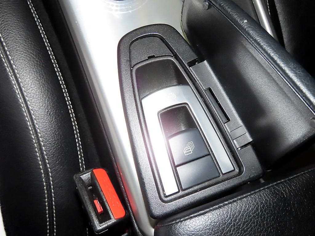 Mercedes-Benz SLK-Class — photo 16
