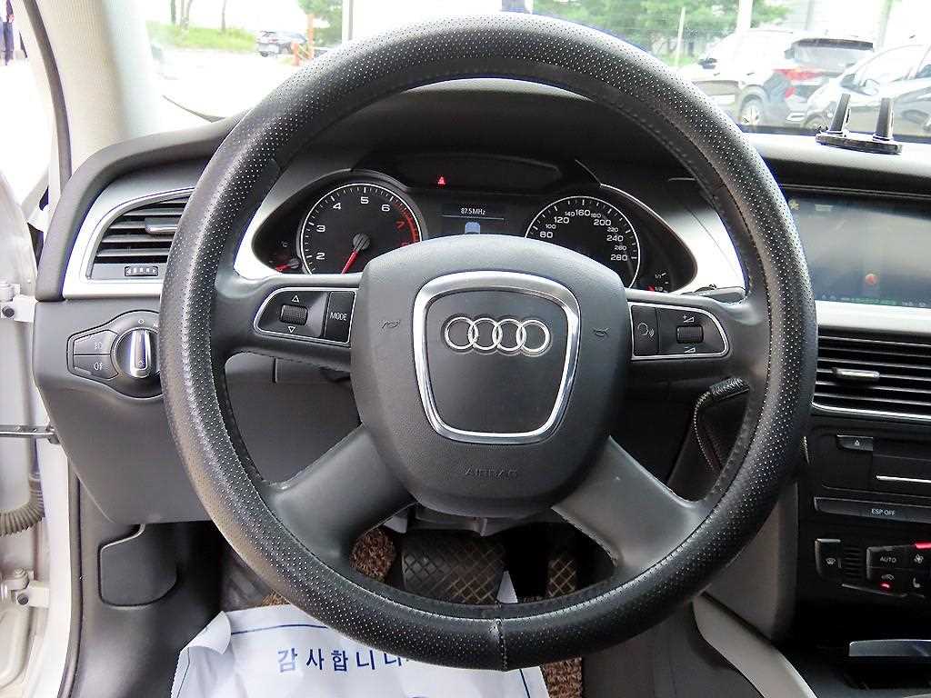 Audi A4 — photo 08
