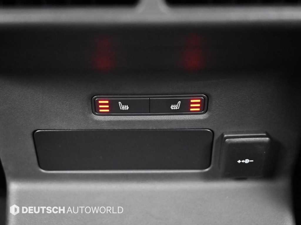 Land Rover Range Rover Velar — photo 16